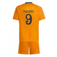 Dětský fotbalový dres Real Madrid Kylian Mbappe #9 2024-25 Venkovní Krátký Rukáv (+ trenýrky)